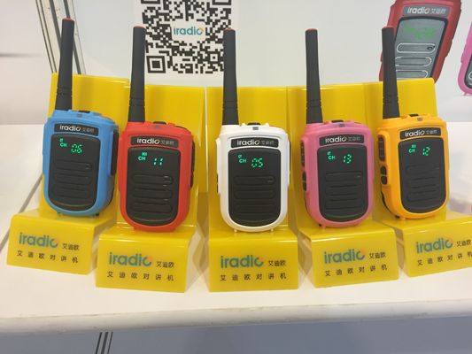 CE FCC Rohs Certificado Irradiação DP-168VHF UHF Digital Pequeno Tamanho Handheld Kids DMR Walkie-Talkie