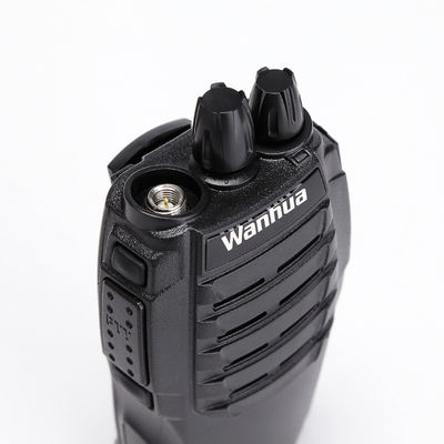 2W de potência de saída Walkie Talkie com impedância de antena de 50Ω e bateria recarregável