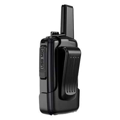 Rádios portáteis de dois sentidos de 5 W em preto com bateria recarregável e carregador USB