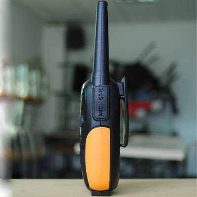 Walkie-talkie portátil de banda dupla VHF UHF rádio digital portátil com interfone a bateria completa