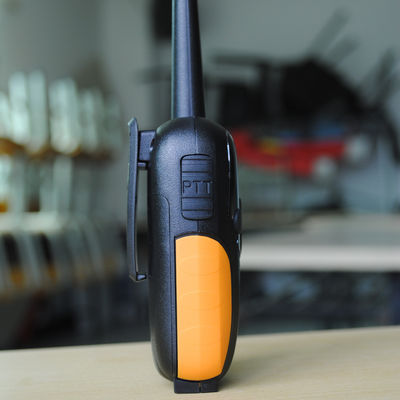 Walkie-talkie portátil de banda dupla VHF UHF rádio digital portátil com interfone a bateria completa