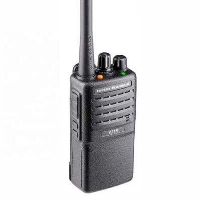 Mantenha-se conectado em suas aventuras ao ar livre com o Walkie-Talkie Preto Portátil V318