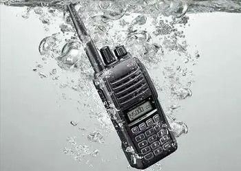 200 g Walkie-Talkie de dupla frequência à prova d'água e digital para comunicação ao ar livre