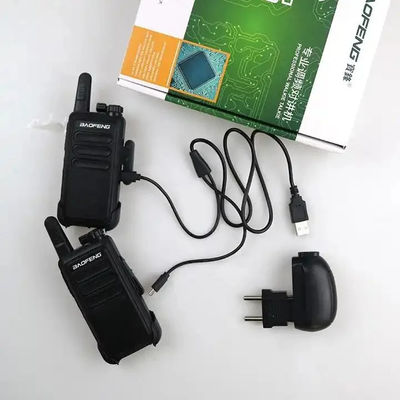 Carregamento USB Radio Walkie Talkie de duas vias 115 * 60 * 33mm com modelos digitais XIR P3688