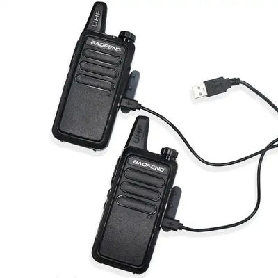 Carregamento USB Radio Walkie Talkie de duas vias 115 * 60 * 33mm com modelos digitais XIR P3688